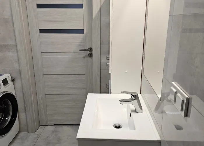 Airport Bakalarska * Varsovie